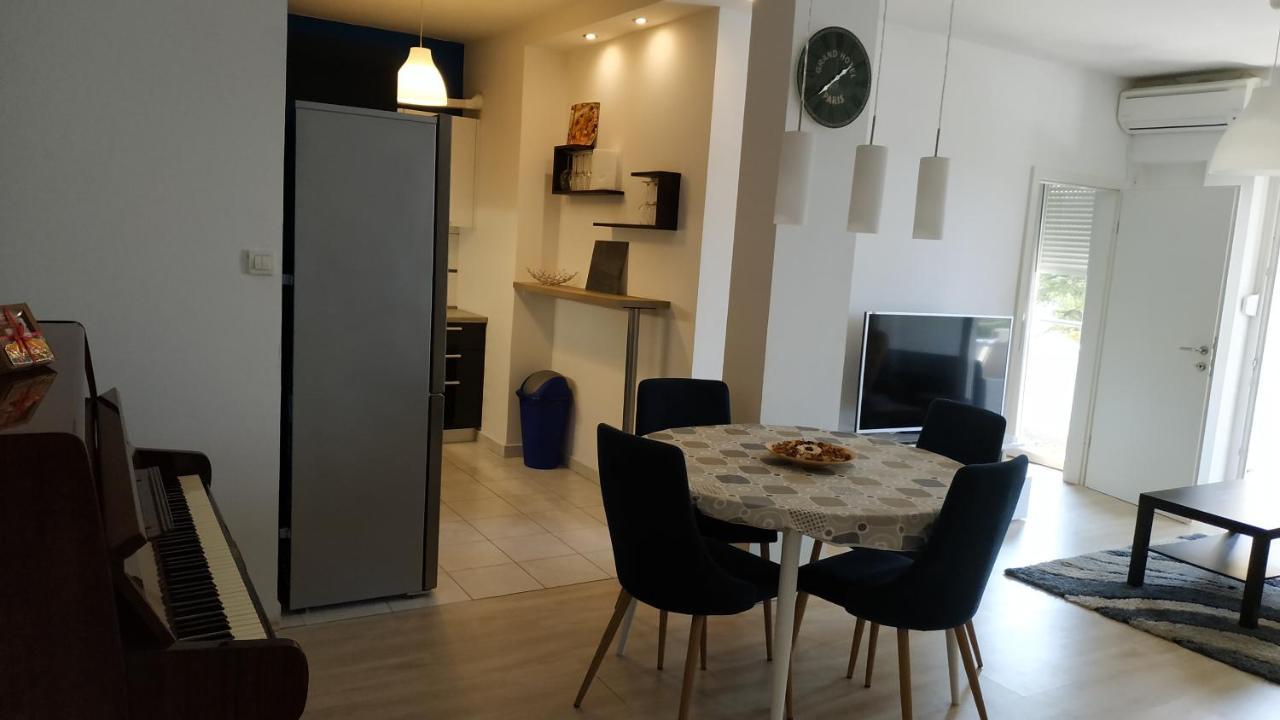 Apartman Katnic By The Beach Криквеница Екстериор снимка